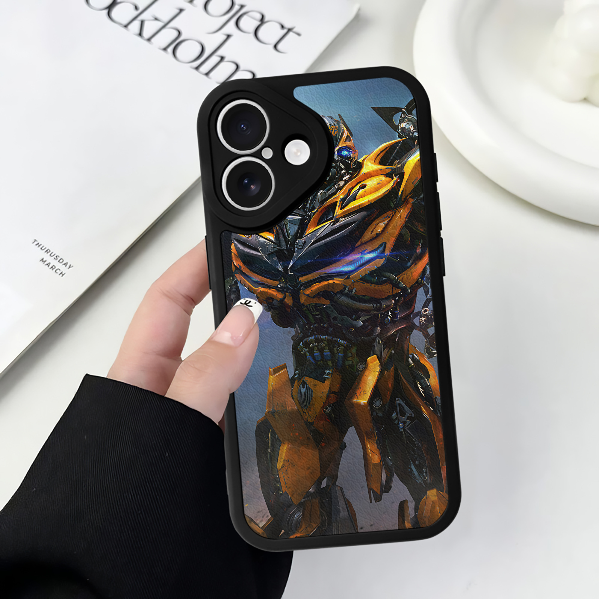 （画像用） Transformers トランスフォーマー 【iPhone 16シリーズ対応】シリコンスマホケース（レザー調） 材質：シリコン
